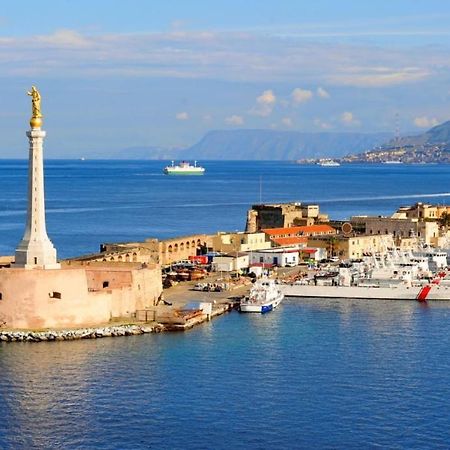 Erre Apartment Messina Buitenkant foto